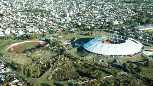 el caos del dolar tambien llego a las canchas: las populares se van a 400 pesos