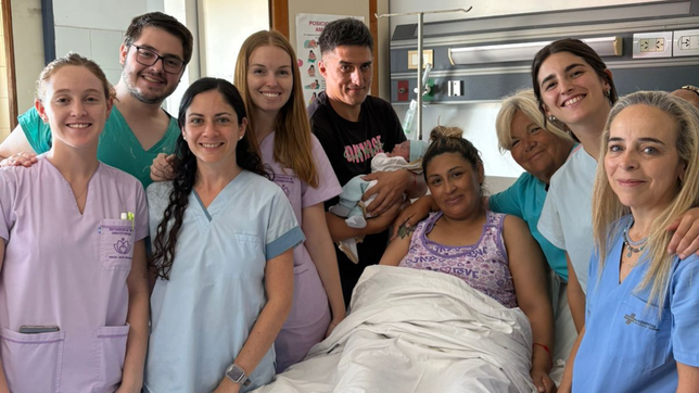 la plata recibio al primer bebe de 2026 con un parto exitoso en plena madrugada
