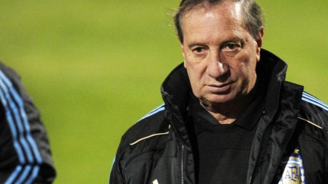 bilardo almorzo con los campeones del 86 y se saco una foto que alegra a todos