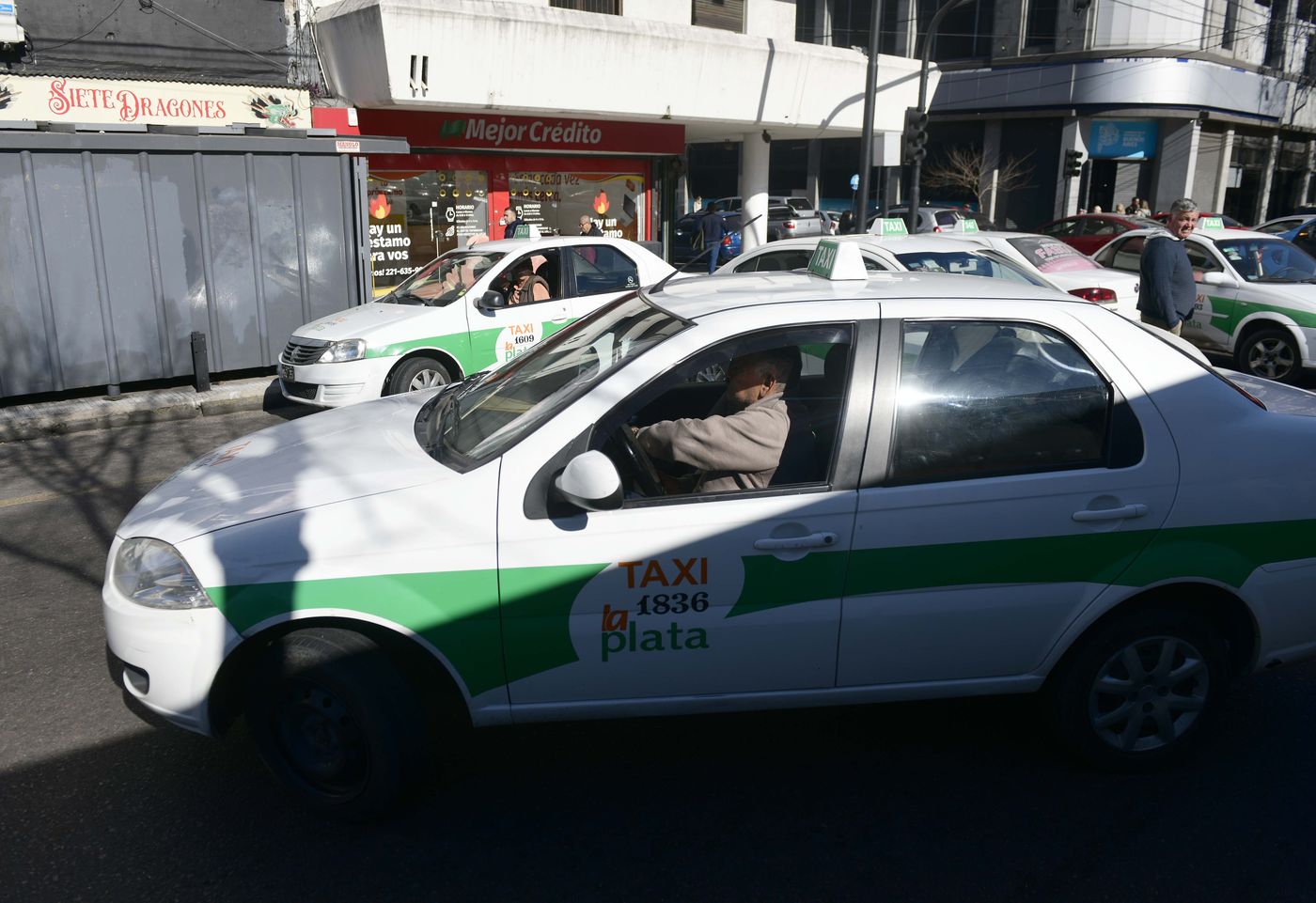Los taxistas de La Plata ven con buenos ojos la iniciativa de Unión por la Patria para legalizar las apps de transporte Los taxistas de La Plata ven con buenos ojos la iniciativa de Unión por la Patria para legalizar las apps de transporte
