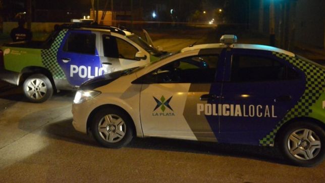 golpearon a una familia de la plata, saquearon su casa y escaparon en su camioneta