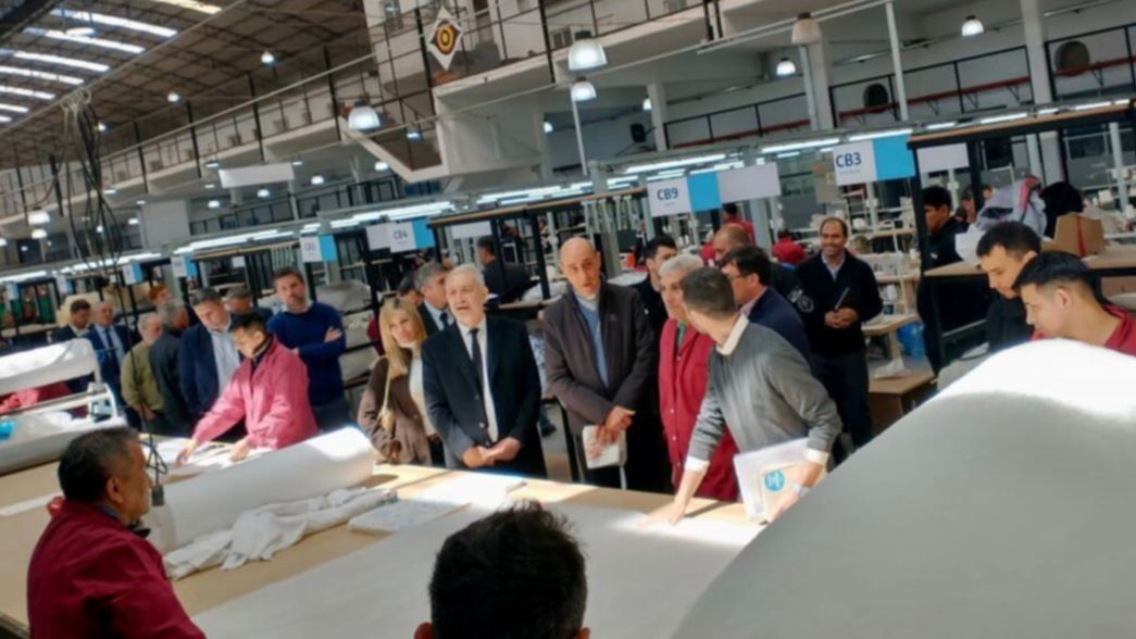 El Arzobispo platense bendijo la fábrica que abrirá en la cárcel de Olmos
