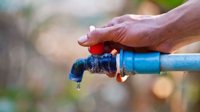 ¿por que podria faltar el agua en un amplio sector de la plata este lunes?