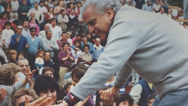 descubren una placa de antonio cafiero en diagonal 74 tras nombrar un tramo en su honor