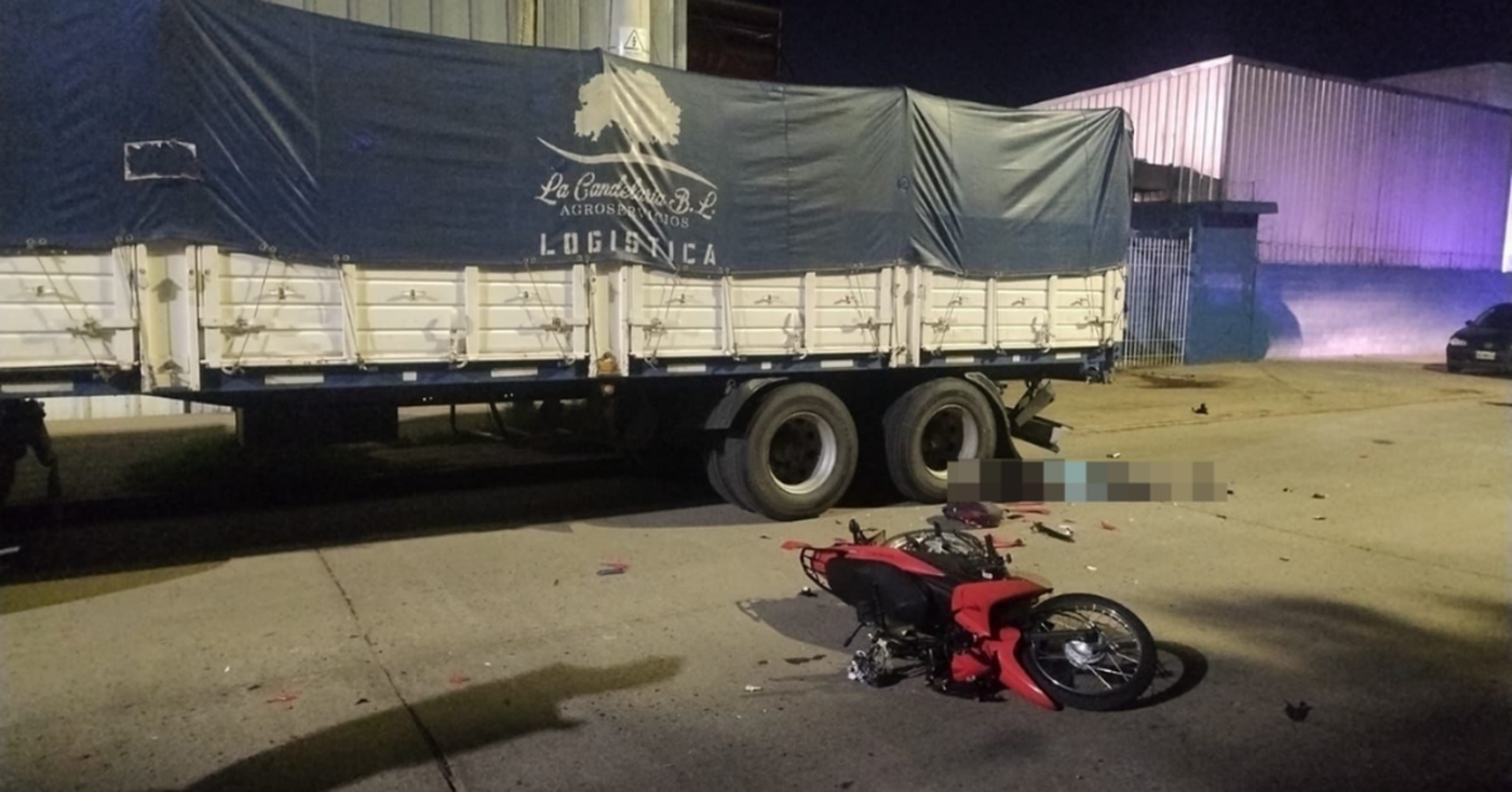 Accidente moto camion supermercado nini