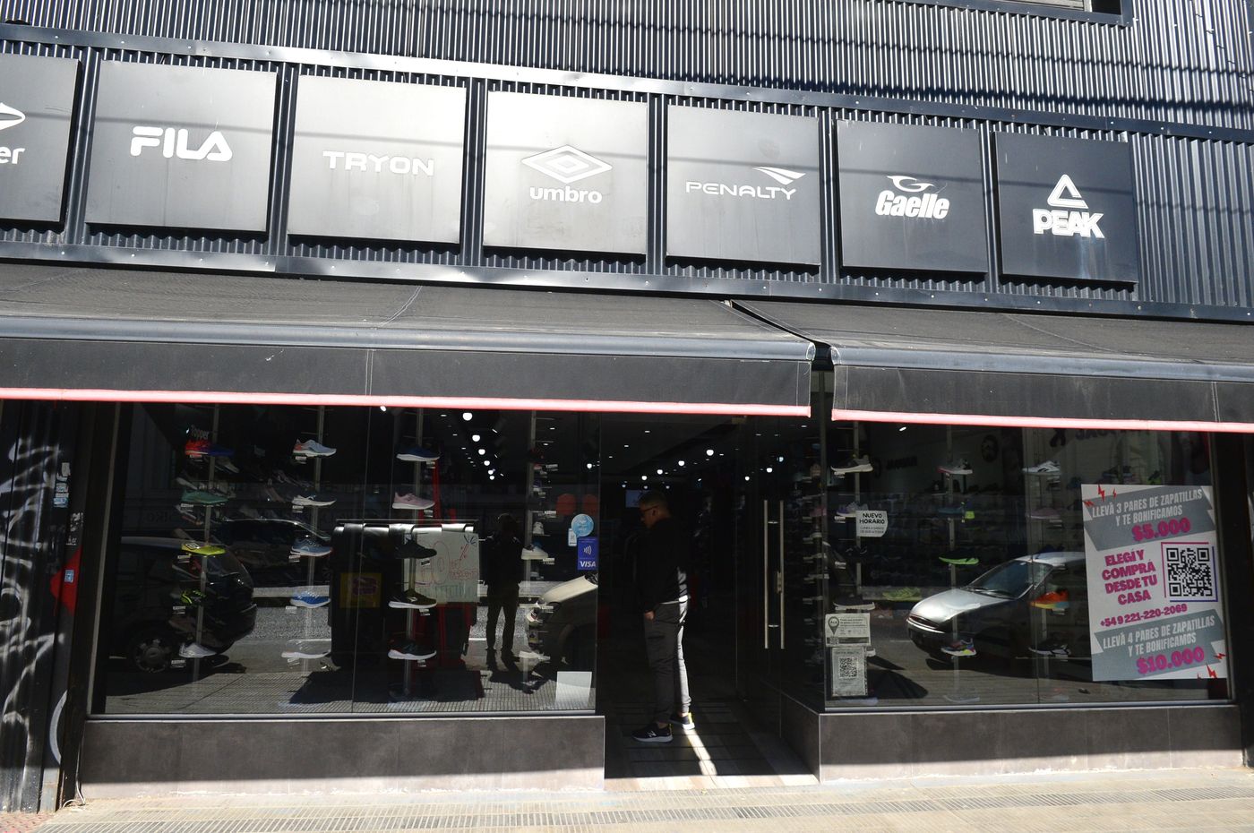 El dueno de Tienda Sportif confirmo por que cierra su negocio en La Plata y remata todo