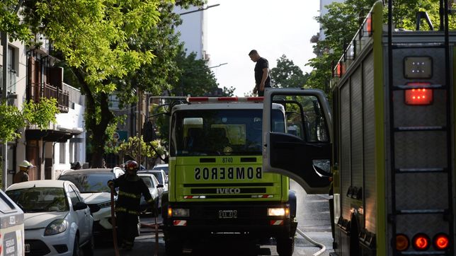 un chico quedo atrapado en un incendio en la plata y esta grave