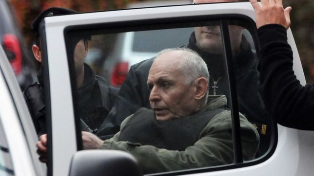 autorizan a robledo puch a dejar la carcel de la plata en la que esta para pasar a una de regimen abierto