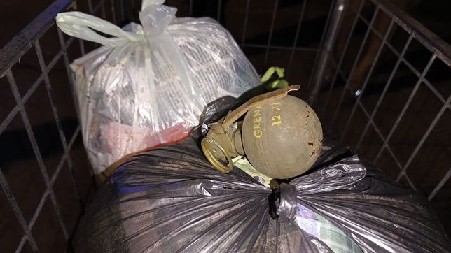 tension por el misterioso hallazgo de una granada en un canasto de basura