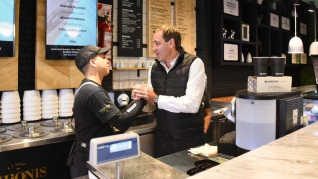 garro visito los hornos y destaco la creciente oferta gastronomica de la zona