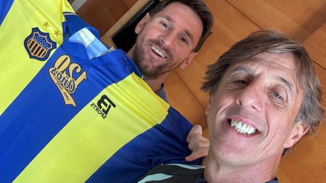 la historia de como se gesto la foto de messi, el profe martin y la felicidad de everton