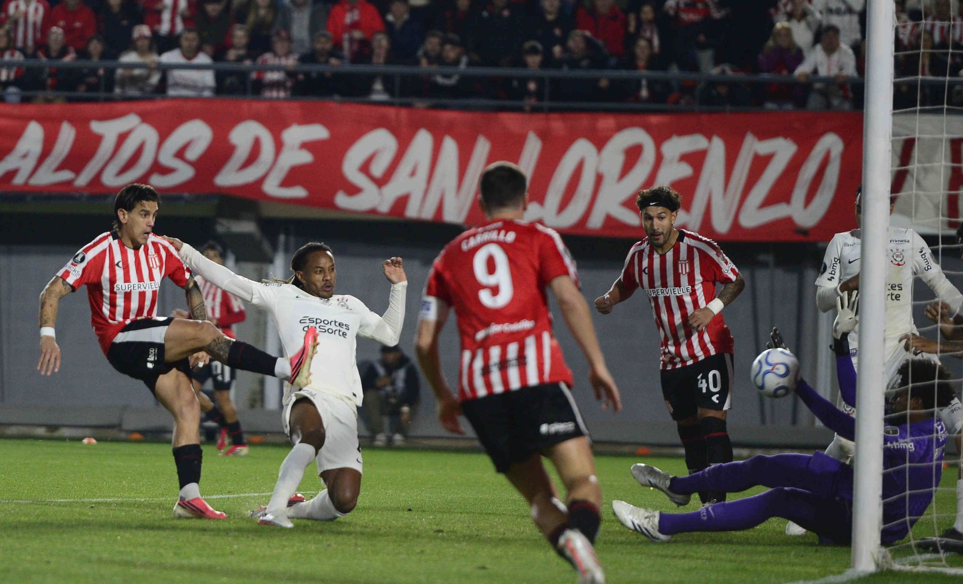 Estudiantes Corinthians Castro festejo