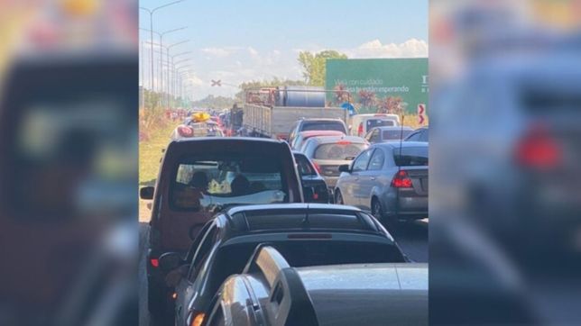 embotellamientos y largas filas en el camino a punta lara