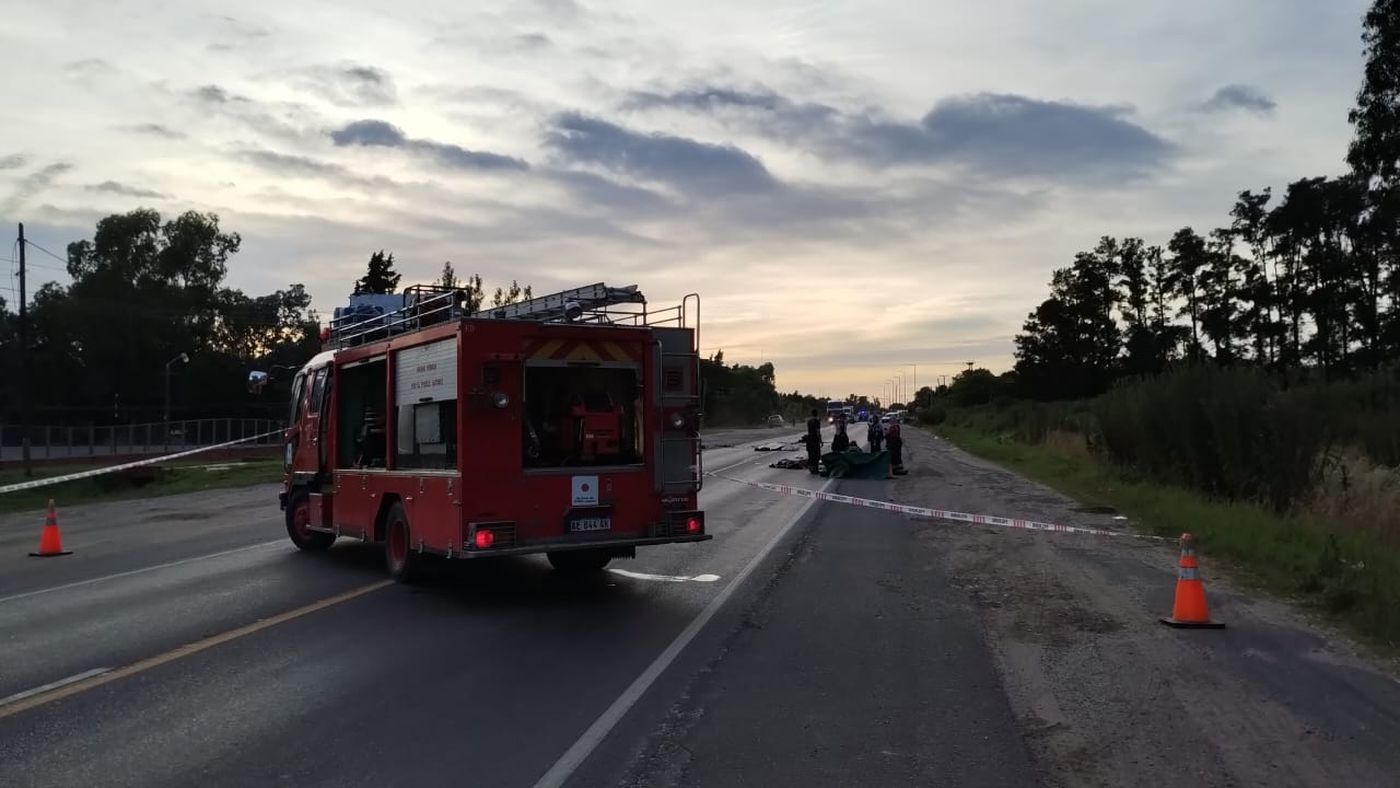 Los bomberos de El Peligro fueron los primeros en llegar a la escena, pero no pudieron salvar a los jóvenes