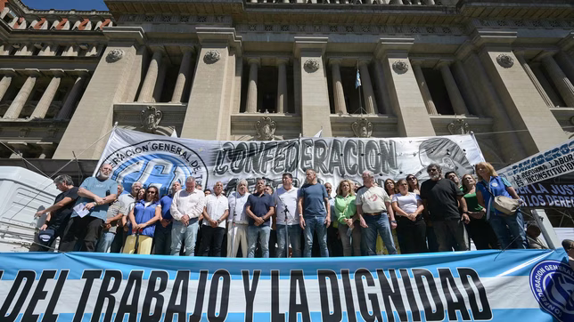 ante el amparo de la cgt, el gobierno define su estrategia para defender la reforma laboral