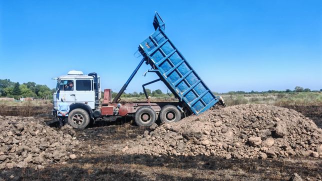 denuncian en la plata a funcionarios y empresarios por una presunta usurpacion en un historico campo