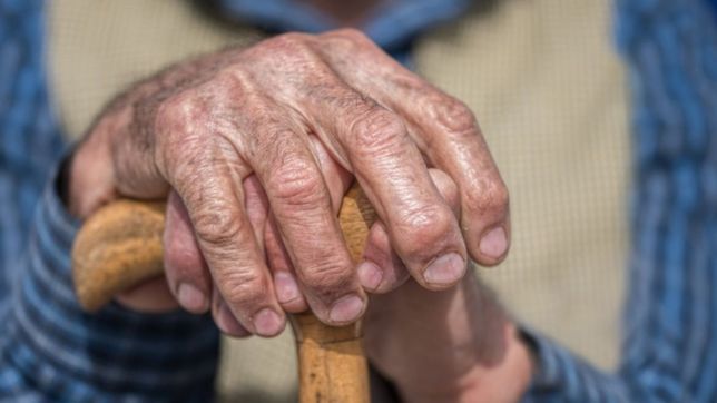 feroz entradera y golpiza a un jubilado de 86 anos en la plata