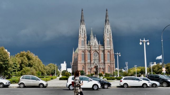 alerta meteorologico por lluvias y fuertes rafagas de viento en la plata