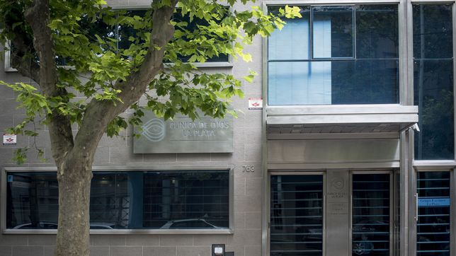 delicuentes robaron una clinica oftalmologica de la plata y se llevaron 19 mil dolares y millones de pesos