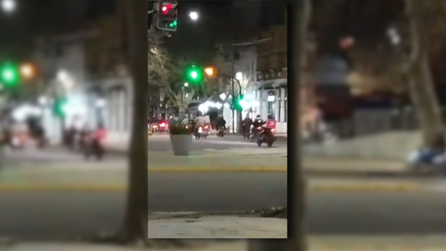 noche infernal para los vecinos de plaza moreno por una ensordecedora caravana de motos
