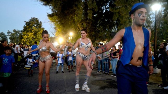 se viene el carnaval de la repu y convocan a murgas y comparsas