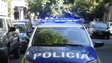 Manejaba por las calles de La Plata exhibiendo un arma y terminó detenido por la Policía Manejaba por las calles de La Plata exhibiendo un arma y terminó detenido por la Policía