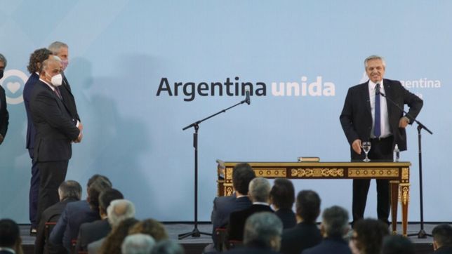 alberto fernandez le tomo juramento a los nuevos miembros del gabinete