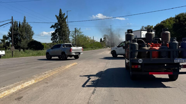 corte de calle en la plata en reclamo de un semaforo tras otra muerte del transito
