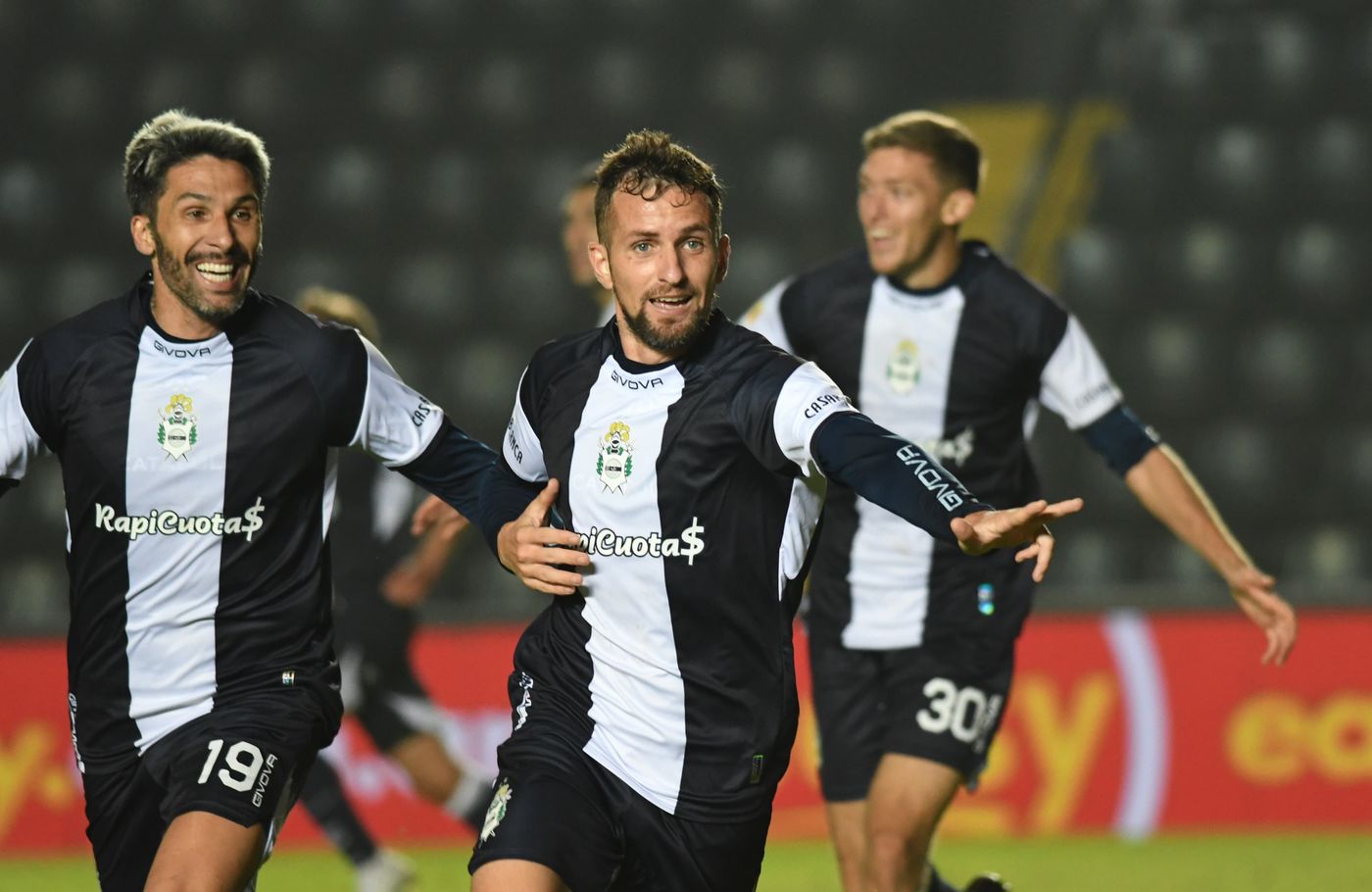 Gimnasia Atlético Tucumán Copa Argentina festejo Nicolás Colazo gol (4).jpeg