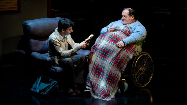 julio chavez llega a la plata con la ballena: esta obra me encuentra preocupado y esperanzado por el oficio