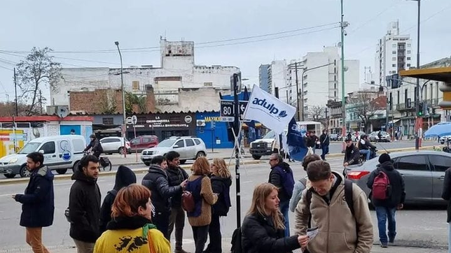 con clases publicas y un conversatorio, asi sigue el plan de lucha de 3 dias en la unlp