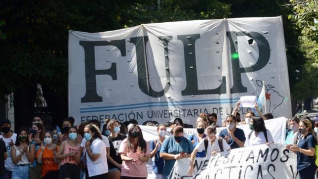 la fulp se moviliza al rectorado para pedir por el albergue y comedor universitario
