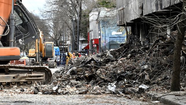 retoman la demolicion del deposito con un robot telecomandado tras suspenderla por danos graves