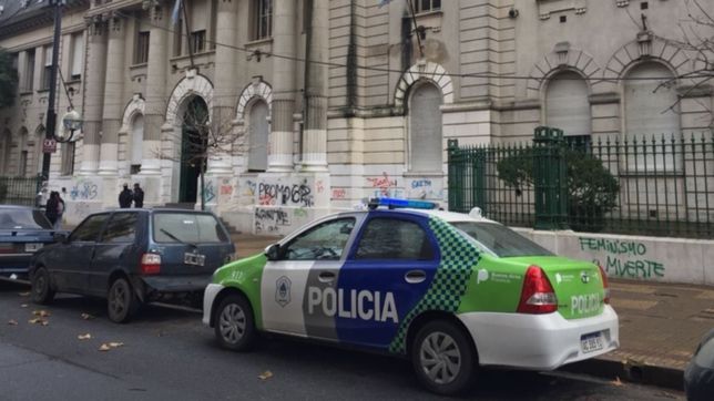 procesaron a un alumno del normal 1 por amenazas de bombas y quedo preso