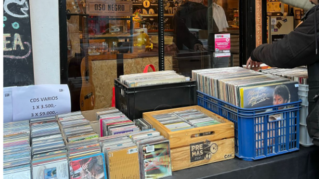 se viene el lado b de las ferias en la plata con vinilos, cassettes y mas