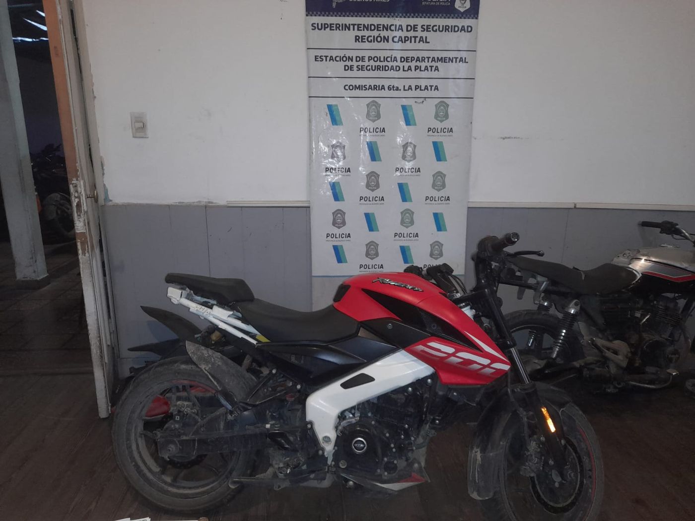 Una de las motos secuestradas durante los operativos en La Plata, Berisso y Ensenada