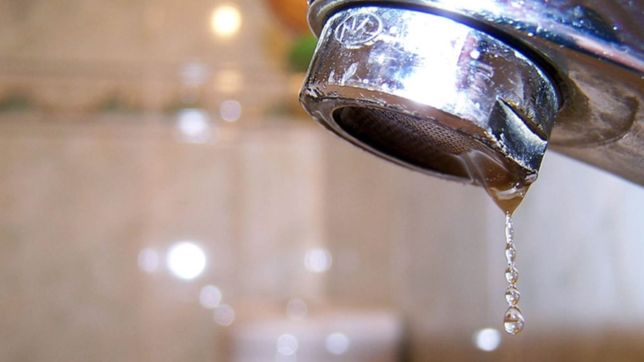 absa encara obras en la estacion del bosque y podria faltar agua en la plata