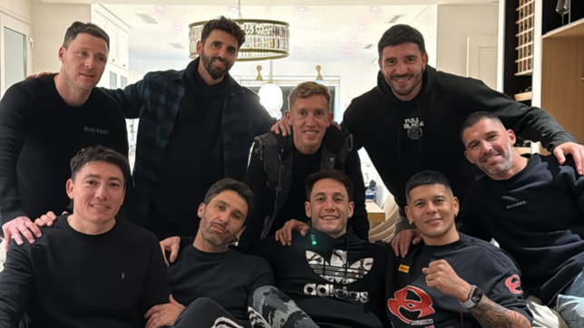 la foto sorpresa de rojo junto al pata castro, de blasis, damonte, andujar, momo y mas, que genera intriga