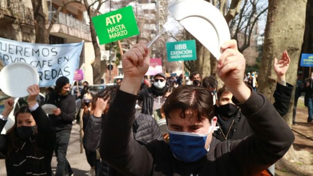 gastronomicos marcharon para pedir que les dejen reabrir bares y restaurantes en la plata