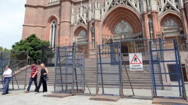 la catedral de la plata esta blindada a la espera de la marcha del dia de la mujer trabajadora