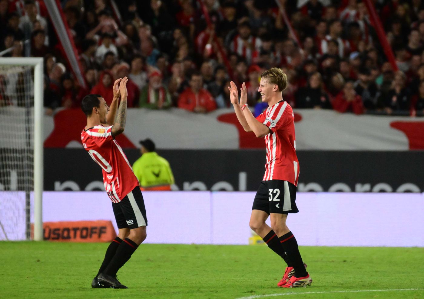 Estudiantes Central Córdoba festejo gol Amondarain