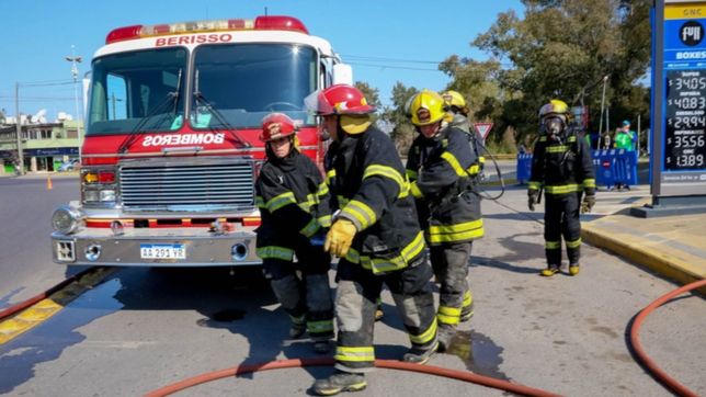 bomberos salvaron a una bebe que habia quedado inconsciente en berisso