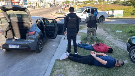 Aceleraron al ver a un patrullero, la Policía los persiguió y los detuvo con 20 gramos de cocaína