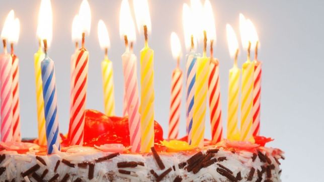 pidio una torta con dedicacion en japones, se equivocaron y la foto se volvio viral