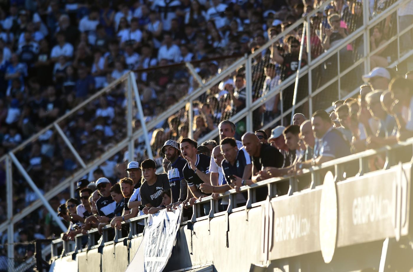 Gimnasia Newells Hinchas platea.jpg