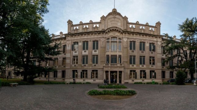 dolor en el colegio nacional por el fallecimiento de una profesora