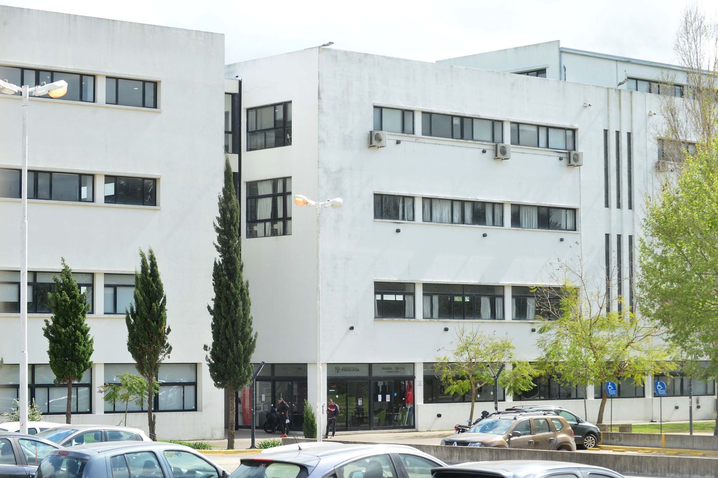 Muerto en la Facultad de Psicología (4).JPG