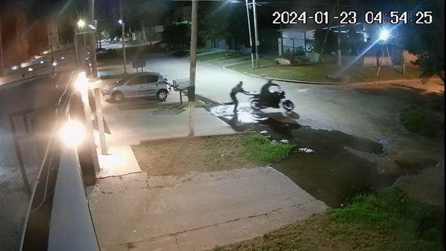 asi entraron a una casa de la plata y robaron una moto