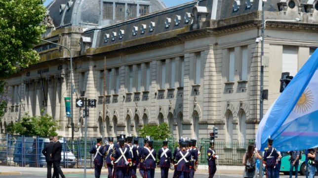 tras la invasion de palomas, el normal 1 intentara retomar el ritmo de clases habitual
