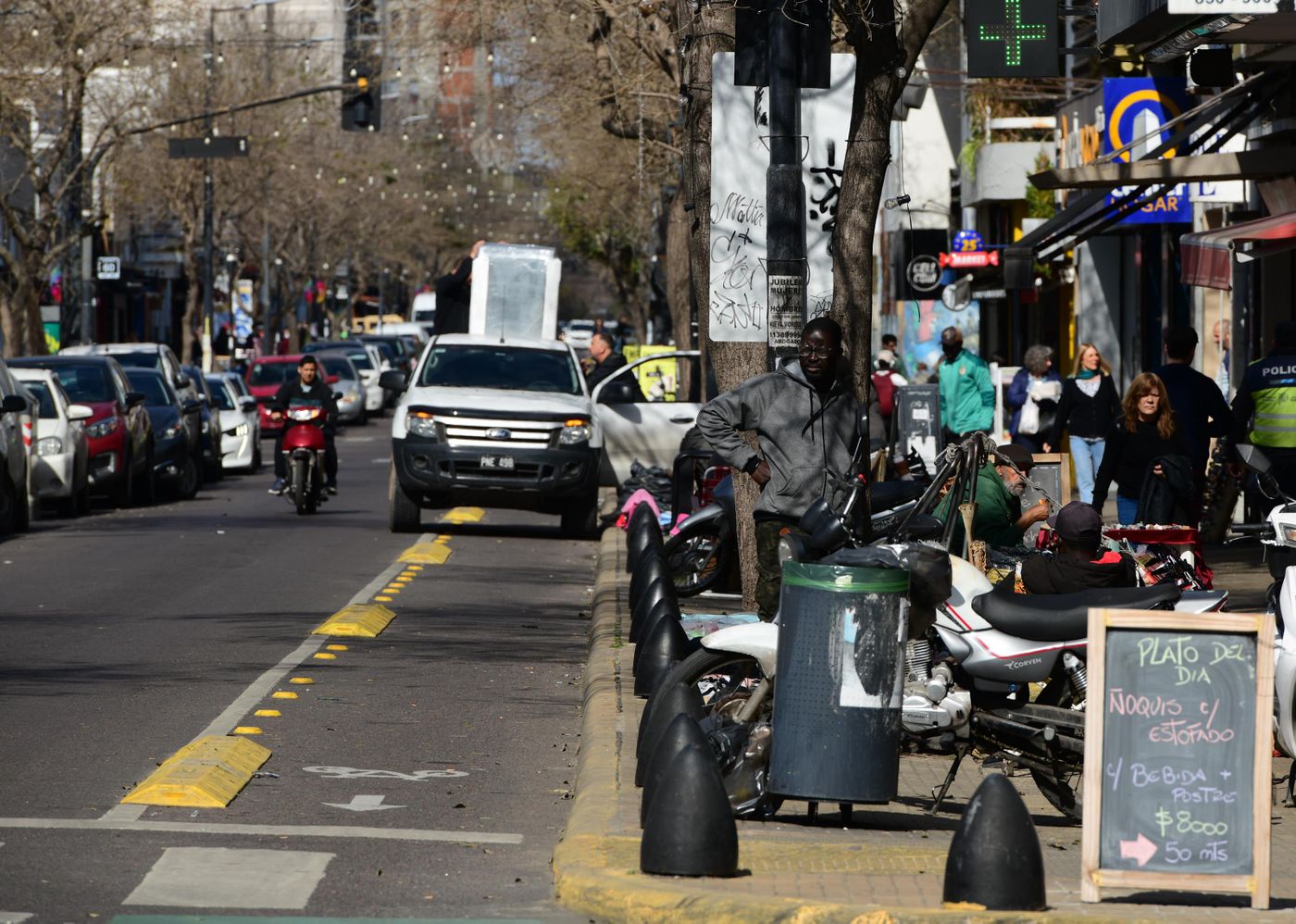 Vendedores ambulantes calle 12 avenida 7 senegaleses senegalés (3).jpg